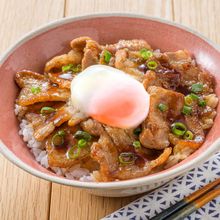 甘辛味がたまらない！厚切り豚バラ丼