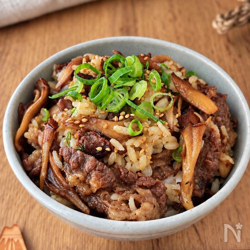 【牛ごぼうと舞茸の混ぜごはん】じゅわっと香るバター醤油