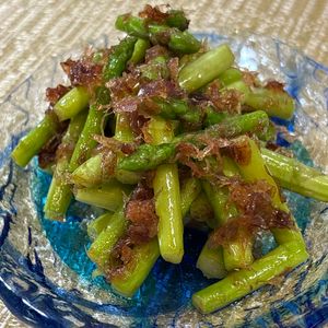 楽ラク手抜キッチン🐶🐾の作ってみた!投稿(さっと作れてあと一品に♪【アスパラのおかかバター炒め】)