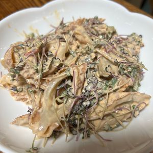 ゆくゆくの作ってみた!投稿(［ちくわと豆苗のホットマヨサラダ］5分でできる！ピリ辛サラダ)