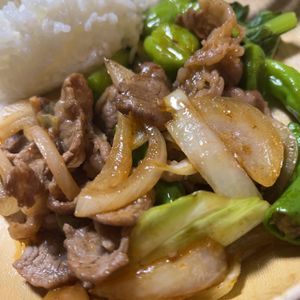 さっちゃんの作ってみた!投稿(舞茸と牛切り落とし肉の甘辛コチュジャン炒め　辛さ調節OK！)