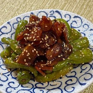 楽ラク手抜キッチン🐶🐾の作ってみた!投稿(【ししとうとベーコンの甘辛炒め】ご飯がすすむ！)