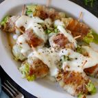 レタスの豚肉巻き チーズソースがけ