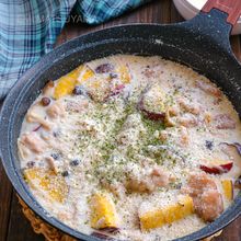 簡単ホワイトソースで！鶏肉ときのことさつまいものクリーム煮