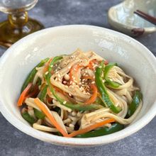 生姜香る♪【ピーマンとえのきとにんじんのしょうゆ炒め】
