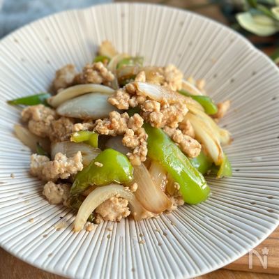 \ワンパンで/鶏ひき肉と玉ねぎのガリバタ味噌炒め