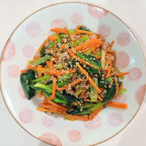 milkの作ってみた!投稿(ご飯泥棒♩小松菜と人参のオイスター炒め)
