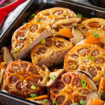 優しいお出汁でほっこり旨い！れんこんの挟み焼き☆和風きのこ餡