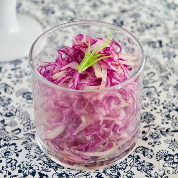 作り置きOK!紫キャベツとりんごのサラダ