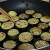 【カレー風味♪】えびとズッキーニのオーロラソースソテーの工程1