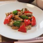 ダイエット中でも大満足♡豚ヒレ肉と野菜の黒胡椒炒め