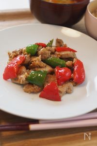 ダイエット中でも大満足♡豚ヒレ肉と野菜の黒胡椒炒め