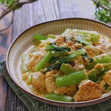 【らくレピ】豆腐と小松菜のチャンプルー風チーズ卵炒め