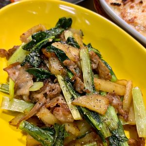 カスプの作ってみた!投稿(豚こまとじゃがいもと小松菜の和風バター炒め)