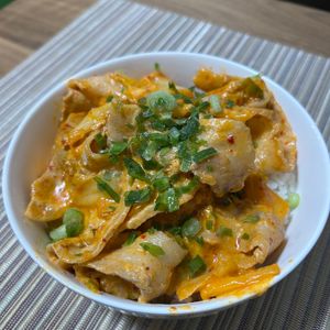 単身赴任おじさんの作ってみた!投稿(10分でとろ〜り！おいしい【豚キムチーズ丼】)