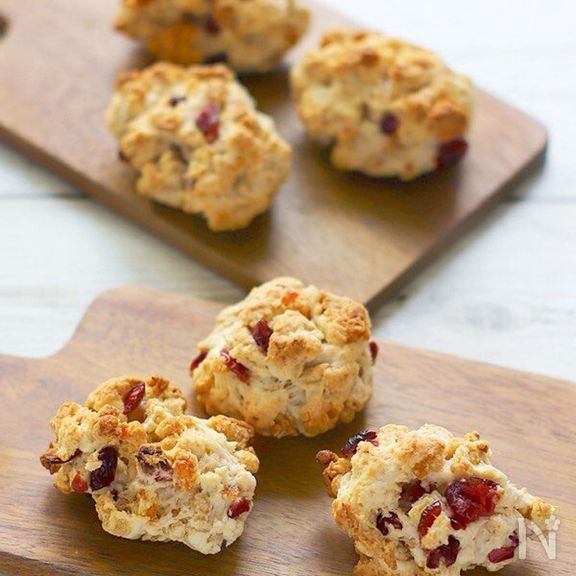 混ぜて焼くだけ！しっとりザクザク『フルグラ☆スコーン』