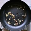 花椒香るシビ辛夏麺。ひき肉と豆苗の彩り焼きそばの工程2