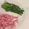 戻し不要!ワンパンで作れる♪【豚肉とニラの春雨炒め】の工程1