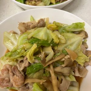 ミントミントの作ってみた!投稿(【豚バラキャベツのガリバタ醤油炒め】ご飯泥棒な時短おかず♬)