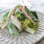 スナップえんどうと鶏肉のバジル風味サラダ