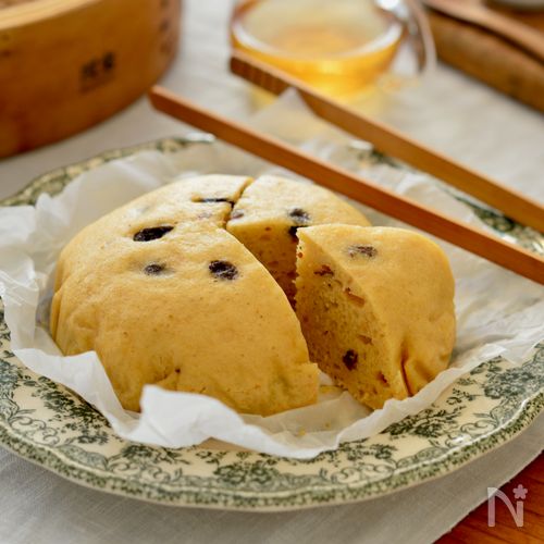 混ぜて蒸すだけ♪酒粕レーズンのマーラーカオ（中華風蒸しパン）