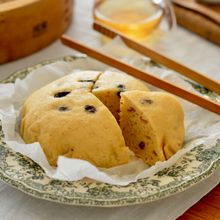 混ぜて蒸すだけ♪酒粕レーズンのマーラーカオ(中華風蒸しパン)