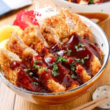 【デミカツ丼】がっつり男子の胃袋を掴む！
