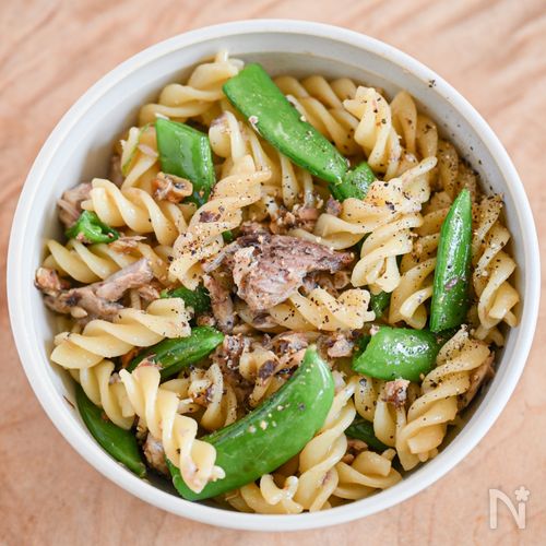 味が簡単に決まる!サバ缶とスナップエンドウのパスタ