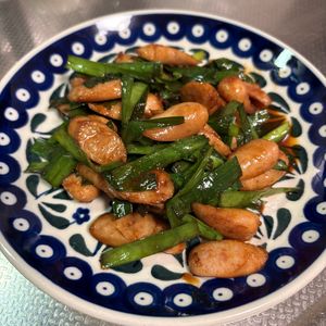 ぴの作ってみた!投稿(簡単！シャウエッセンとニラの甘辛炒め)