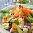春野菜と鶏とエビのごちそうサラダ