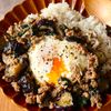 10分で完成！【ひき肉×なす×大葉のガパオ風】卵もワンパン◎