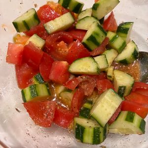 イトマルの作ってみた!投稿(5分で完成！【トマトときゅうりの中華胡麻サラダ】)
