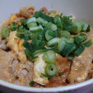 オレンジの作ってみた!投稿(【簡単すぎるご飯泥棒】豚の照りたま丼)