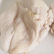 鶏むね肉をしっとり柔らかくゆでる方法
