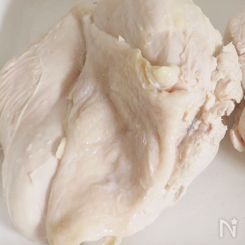 鶏むね肉をしっとり柔らかくゆでる方法