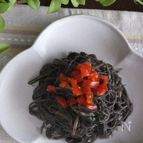 ねりごまであっと驚く！真っ黒はるさめサラダ。