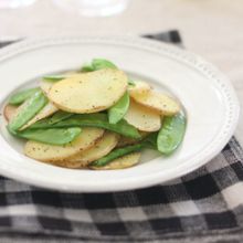 新じゃがときぬさやのシャキシャキ炒め