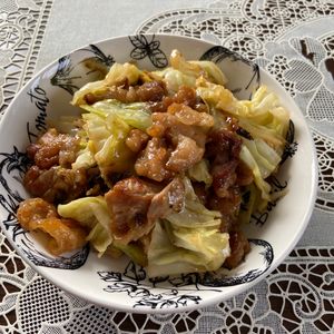 万福の作ってみた!投稿(行列の定食屋さんの🍚たっぷりキャベツと豚こまの生姜焼き🤩)
