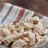 【簡単!】鶏ささみとかいわれ大根の塩昆布マヨサラダの工程2