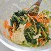 ［レンジだけ！水菜と人参の塩こん卵サラダ］ビタミンたっぷり◎の工程2