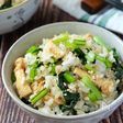 おかずなしで食べれる♪小松菜と油揚げの混ぜご飯