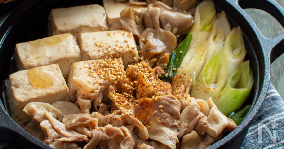 肉豆腐の無水ごま油鍋。切って煮るだけ。旨みが凝縮！