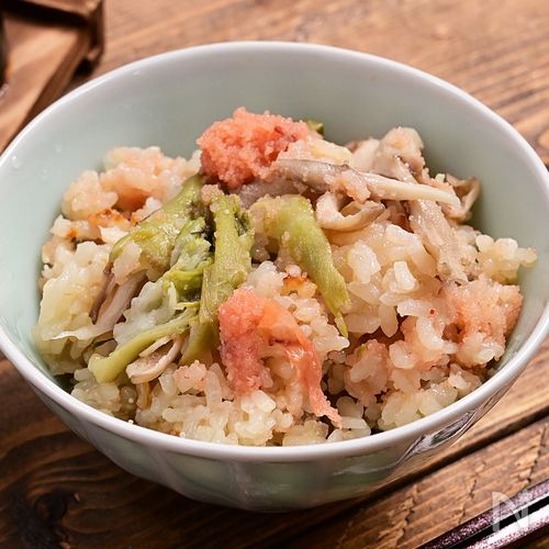春の味覚タラの芽を使った「タラの芽明太バター釜飯」