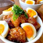味とボリュームに大満足！〝鶏モモの照りから丼〟お弁当に