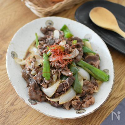 【焼肉のたれ×オイスターソース】新玉ねぎと牛肉の野菜炒め