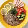暑い日に食べたい！さっぱり蒸し鶏レモンそばの工程3