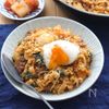 ワンパンで簡単!ビビンバ風キムチ炒飯の工程4
