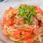 カリカリ豚とトマトの冷製和風パスタ│めんつゆで簡単！リピ確定