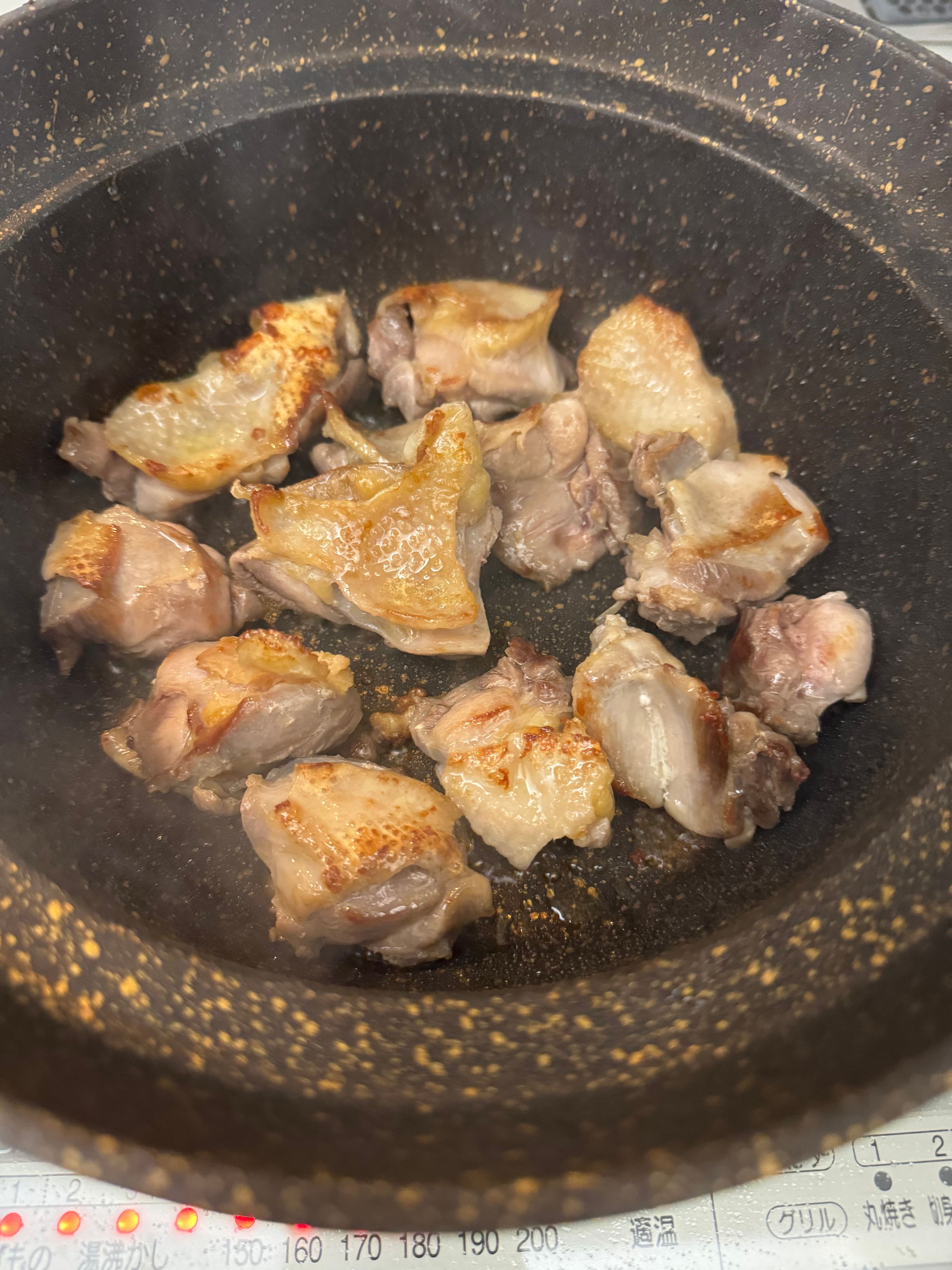 鶏もも肉を焼く