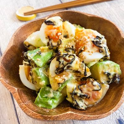 絶品☆半熟玉子とアボカドの塩昆布マヨ和え